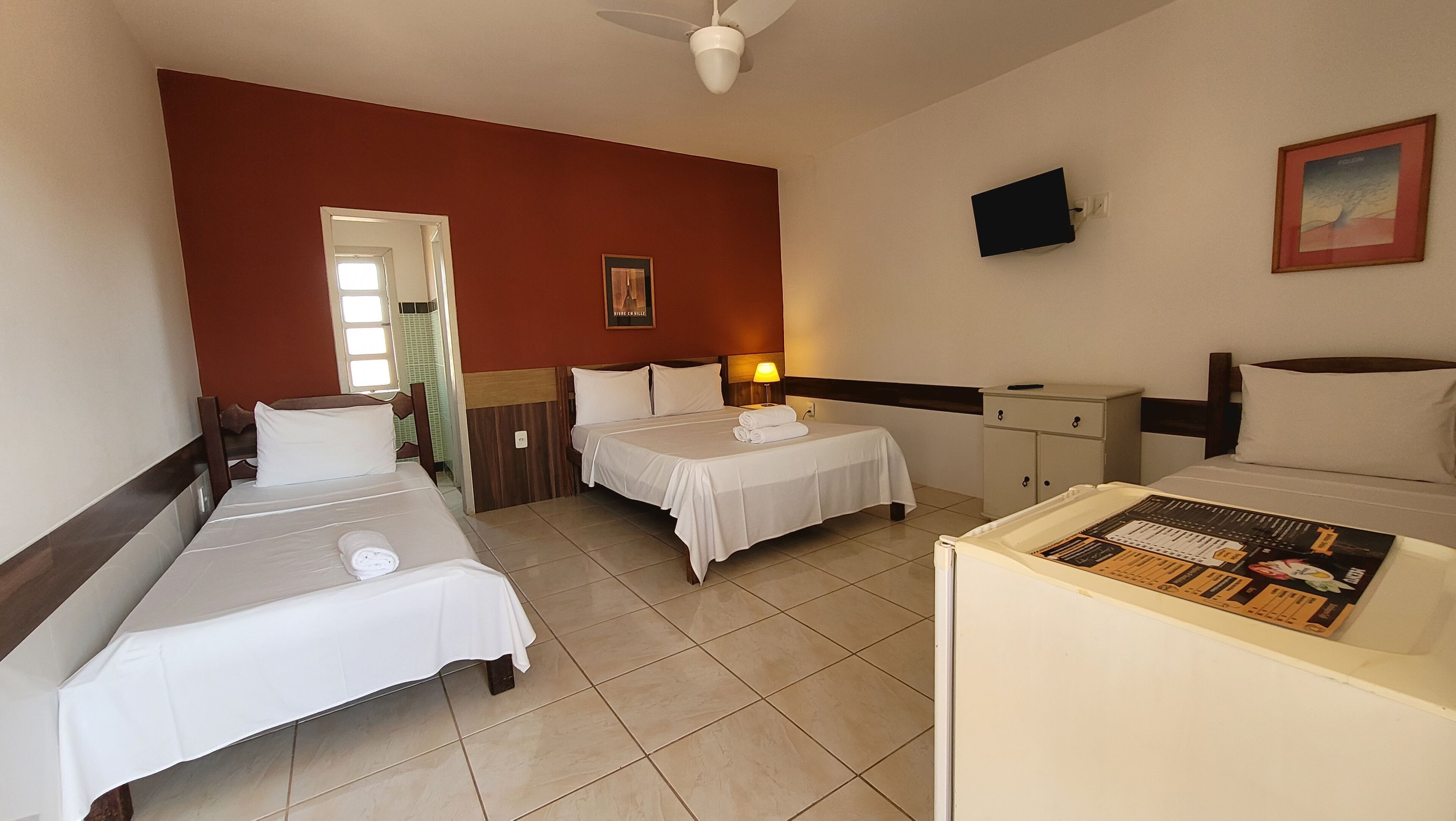 Minibar, free WiFi, bed sheets