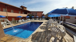 Piscina interna, 2 piscinas externas