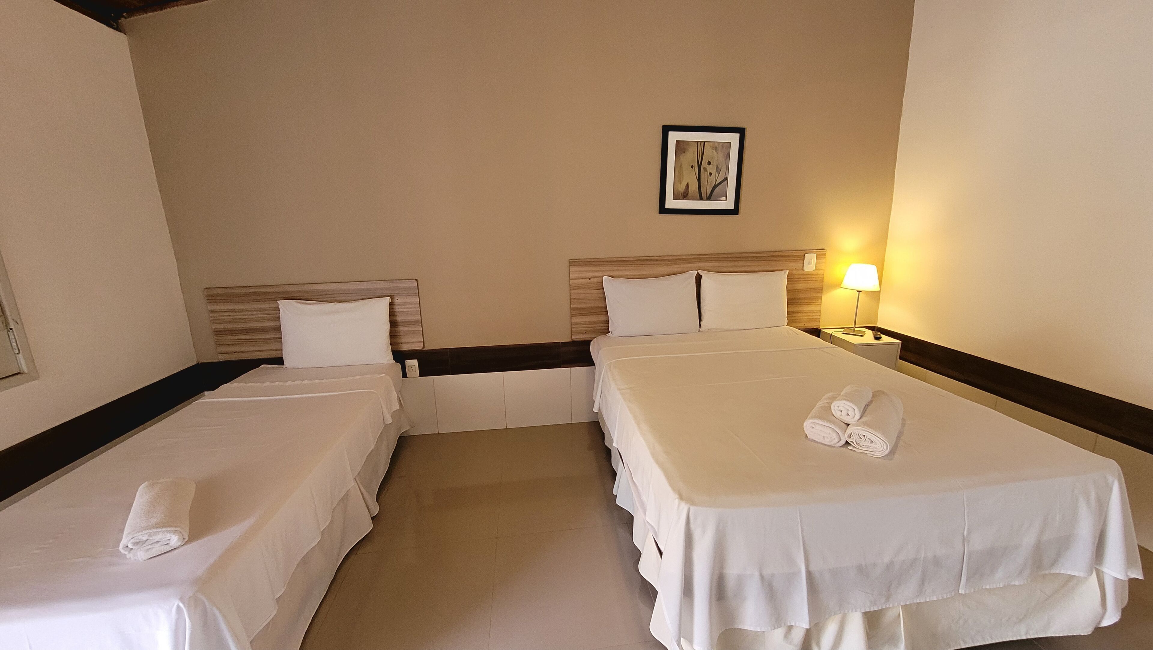 Minibar, free WiFi, bed sheets