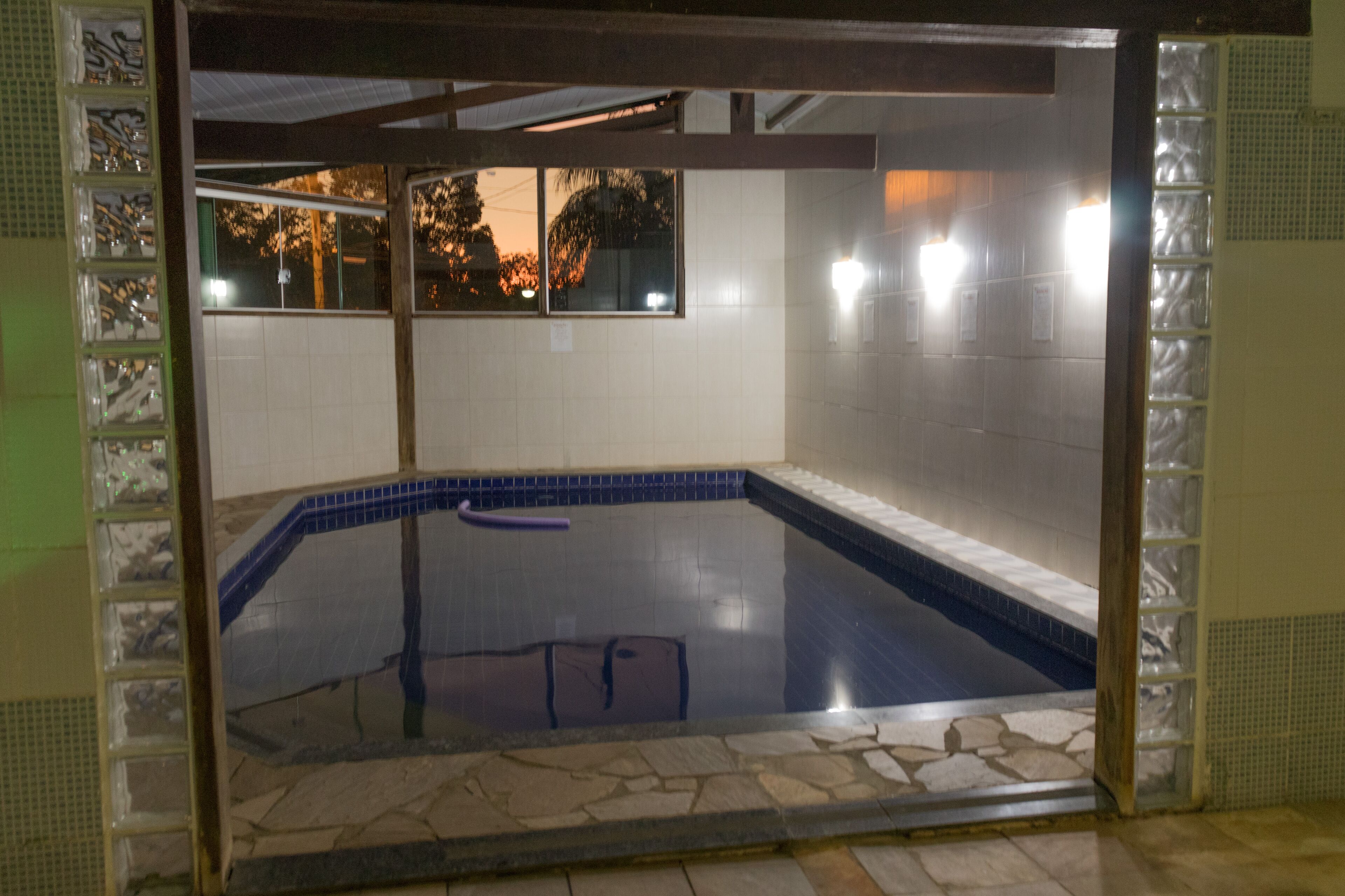 Piscina interna, 2 piscinas externas