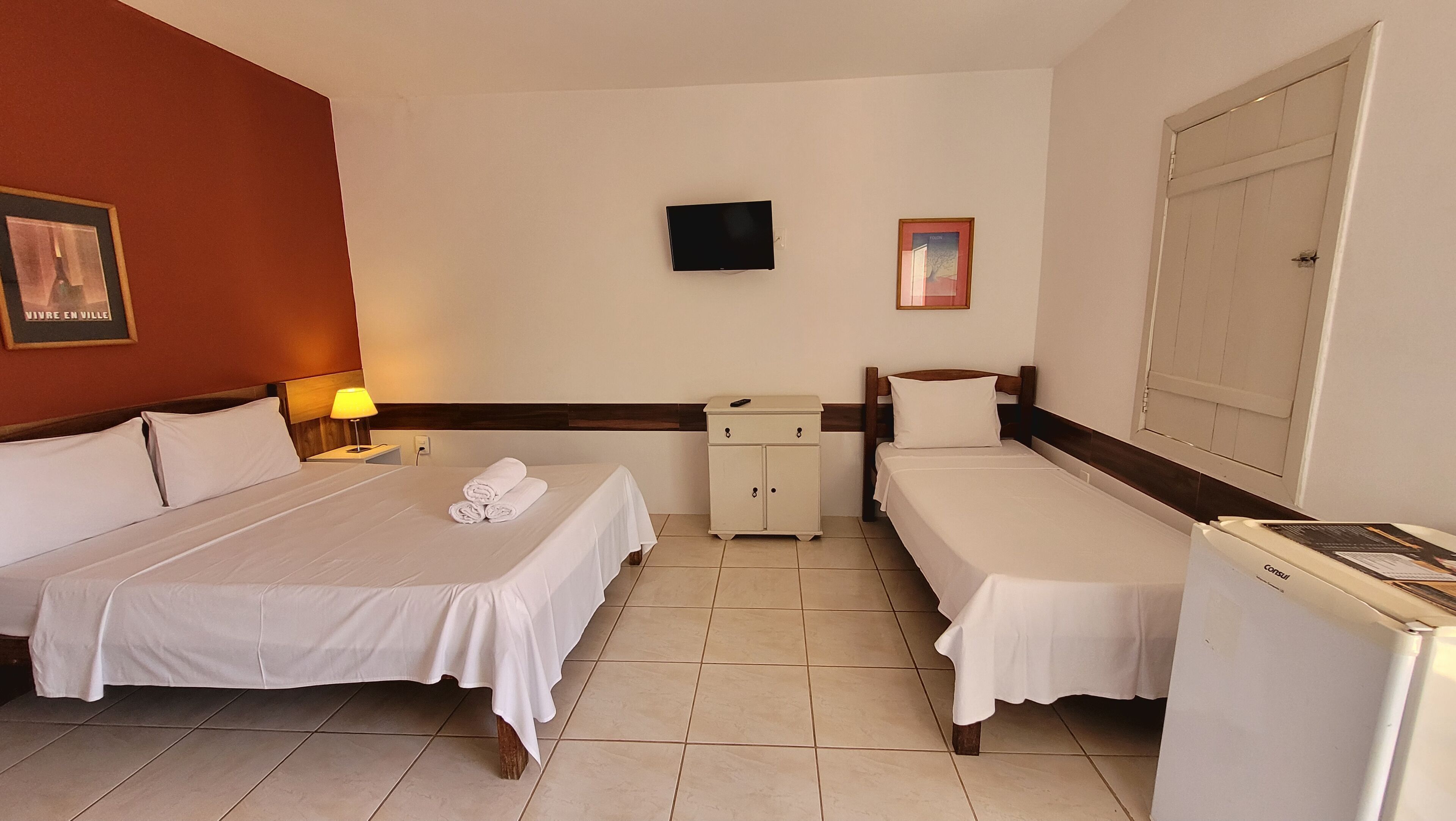 Minibar, free WiFi, bed sheets