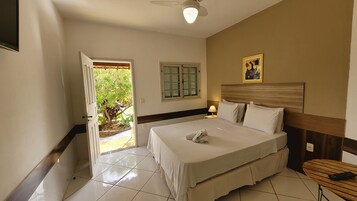 Minibar, free WiFi, bed sheets