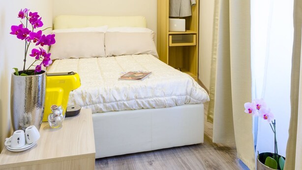 Premium bedding, in-room safe, iron/ironing board, WiFi (free) - RHS Rienzo Suite (Rome)