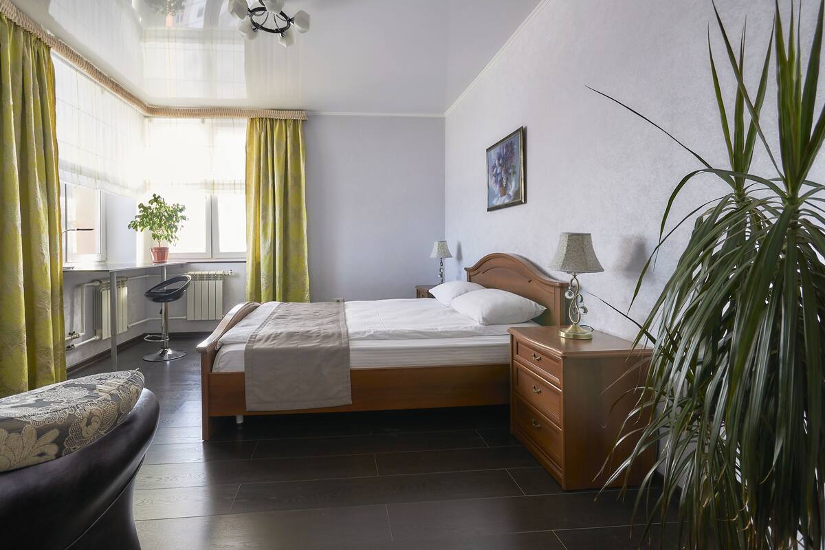 Panoramic-Studiosuite | Hochwertige Bettwaren, Daunenbettdecken, Zimmersafe
