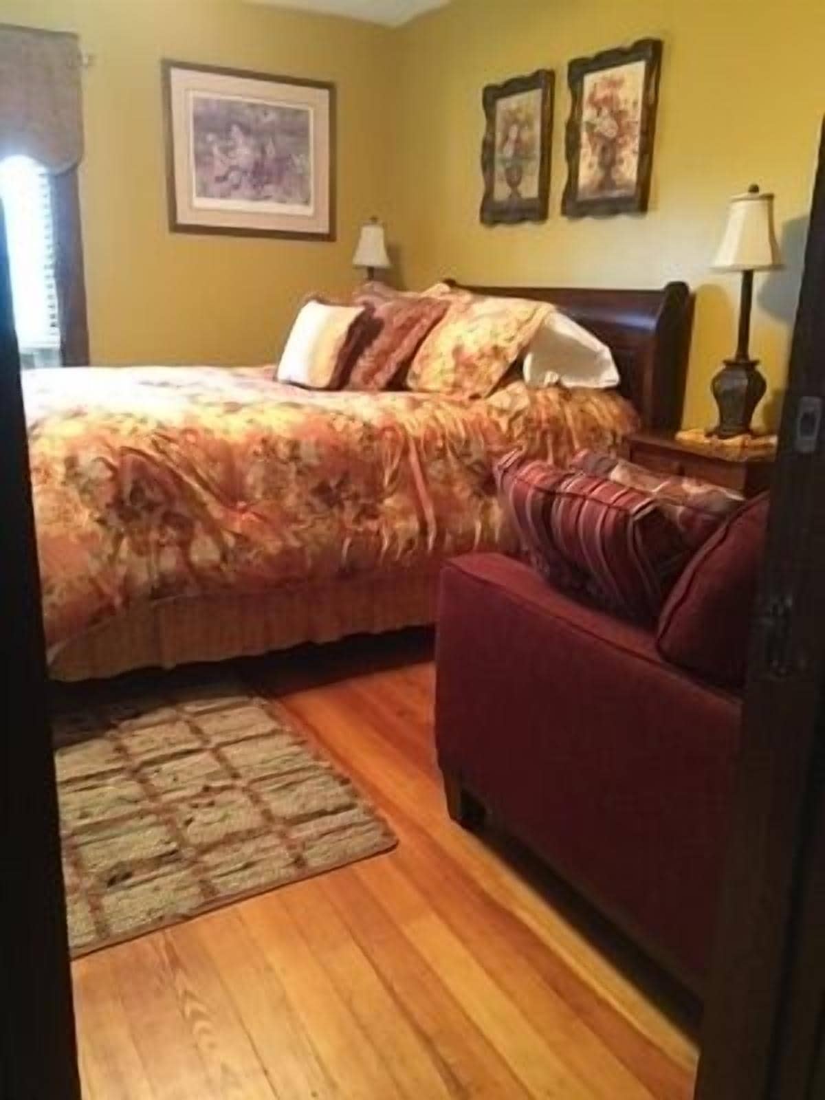 Deluxe Double Room, 1 Queen Bed, Private Bathroom (Vintage Rose) | Premium bedding, iron/ironing board, free WiFi, bed sheets