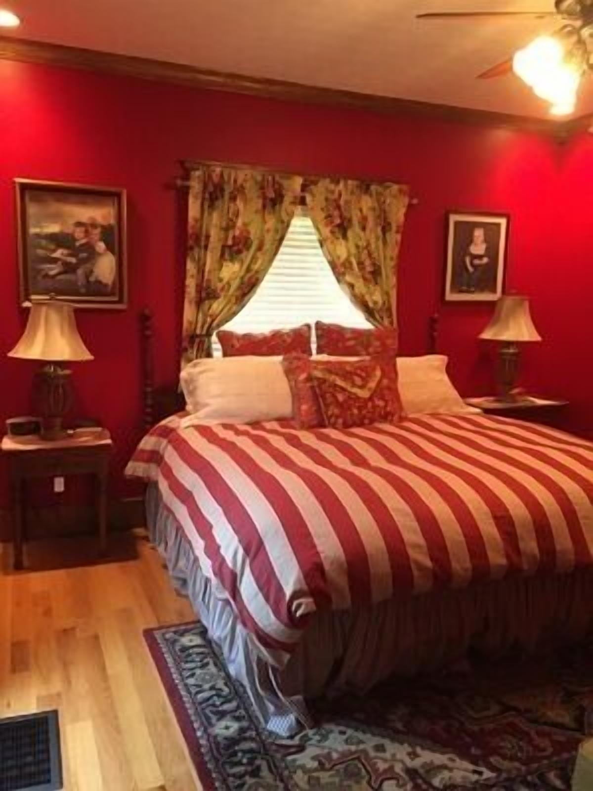 Premium bedding, iron/ironing board, free WiFi, bed sheets
