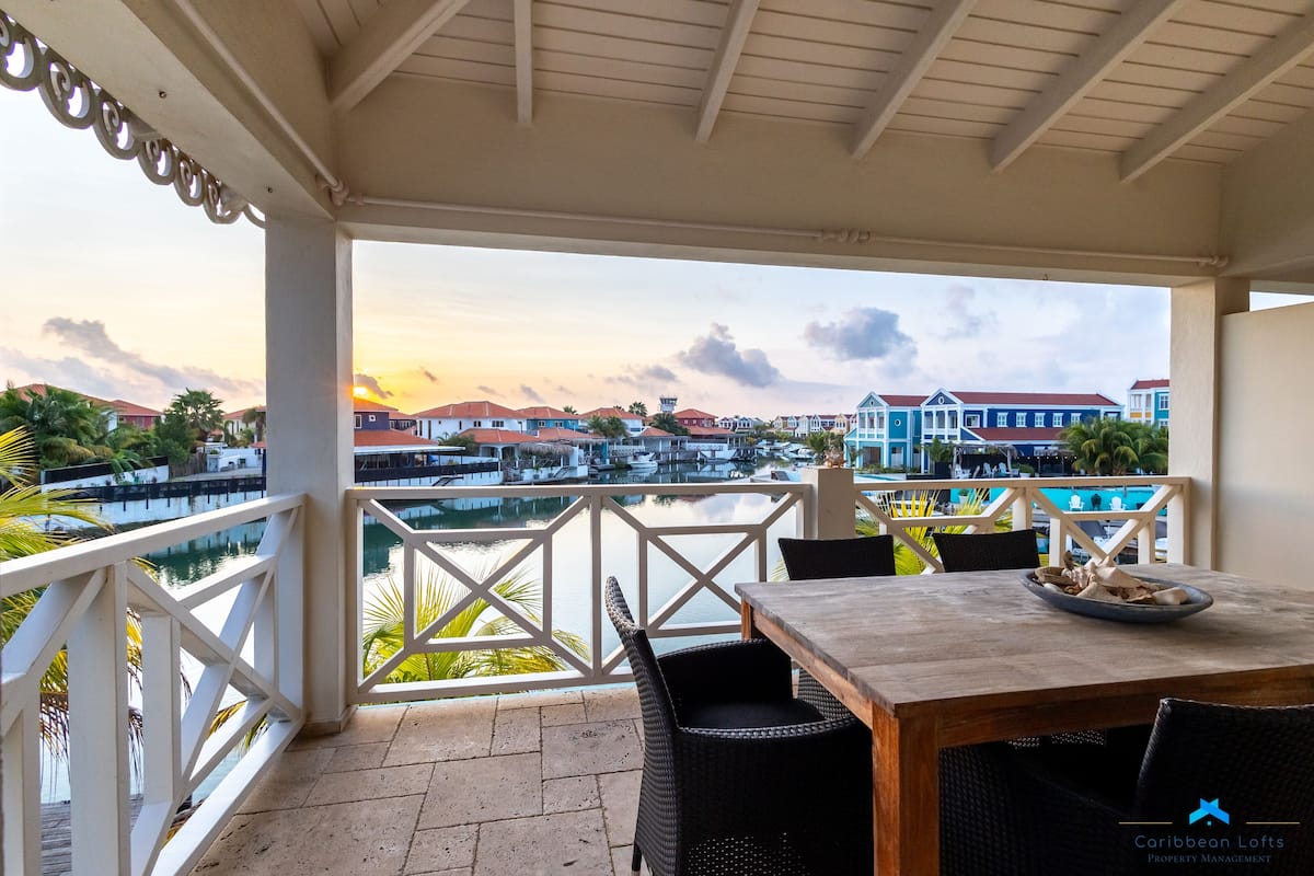 Deluxe Loft, 1 Queen Bed, Marina View | Terrace/patio