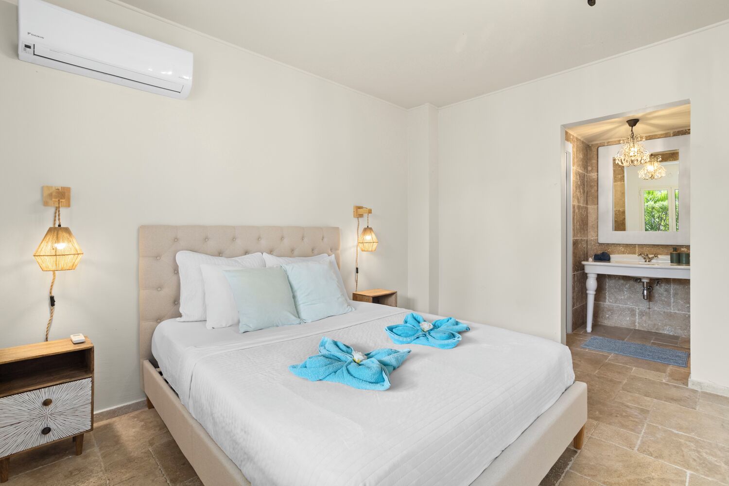 高級寝具、テンピュール、セーフティボックス (室内)、客室ごとに異なる装飾