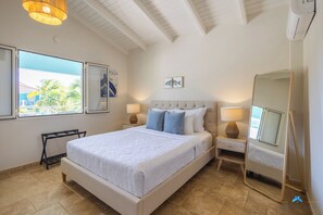Premium bedding, Tempur-Pedic beds, in-room safe, individually decorated - Caribbean Lofts Bonaire (Kralendijk)