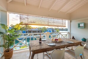 Loft Deluxe, 1 grand lit, vue lagon | Terrasse/Patio