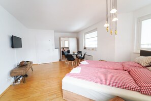 1 bedroom, premium bedding, minibar, desk