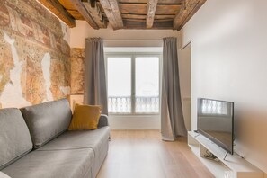 Deluxe Condo | 1 bedroom, blackout drapes, iron/ironing board, travel crib - Verona For Rent Affresco (Verona)