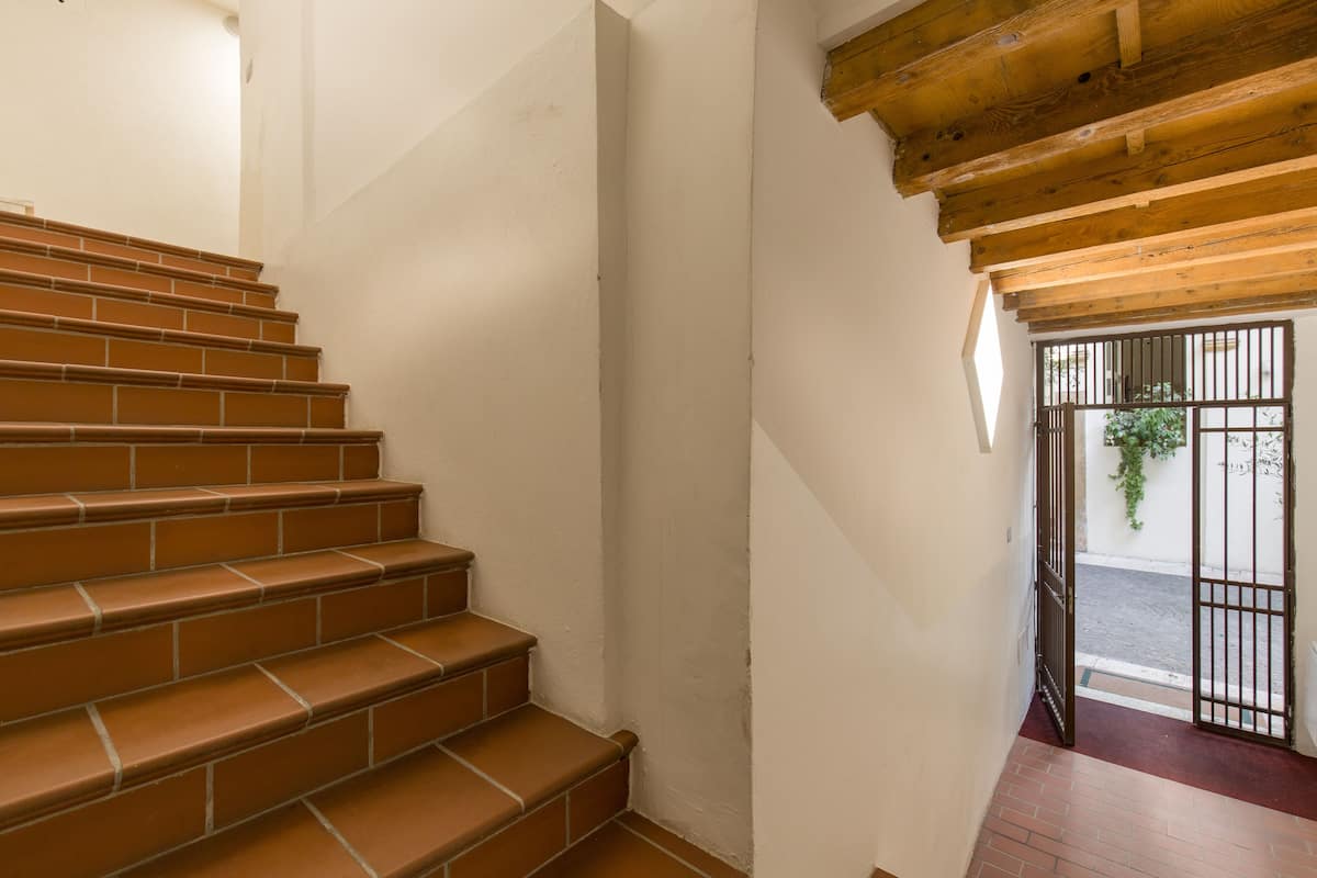 Deluxe Condo | Interior entrance