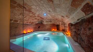 Suite, piscina privata | Piscina al coperto