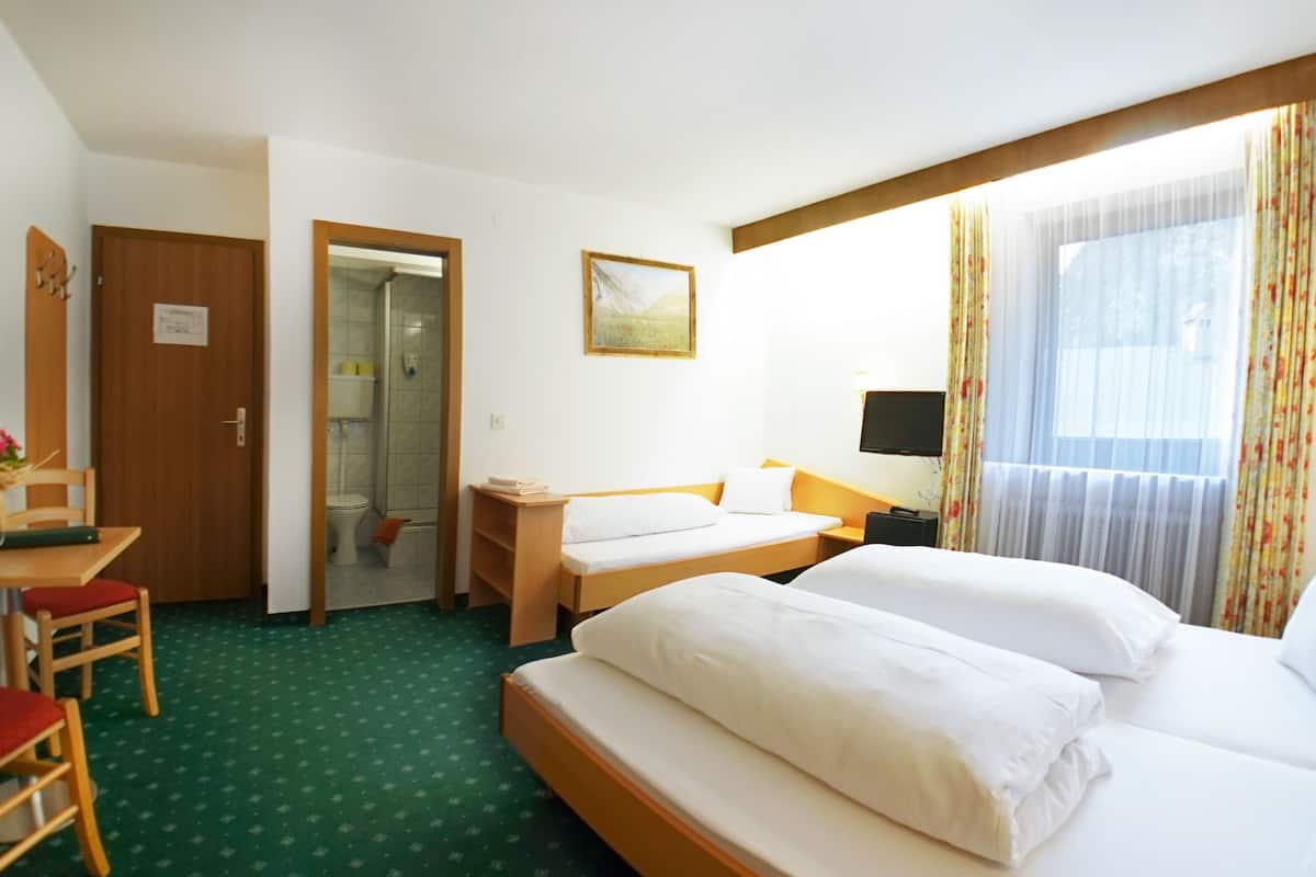 triple room | in-room safe, soundproofing, free cots/infant beds, free wifi