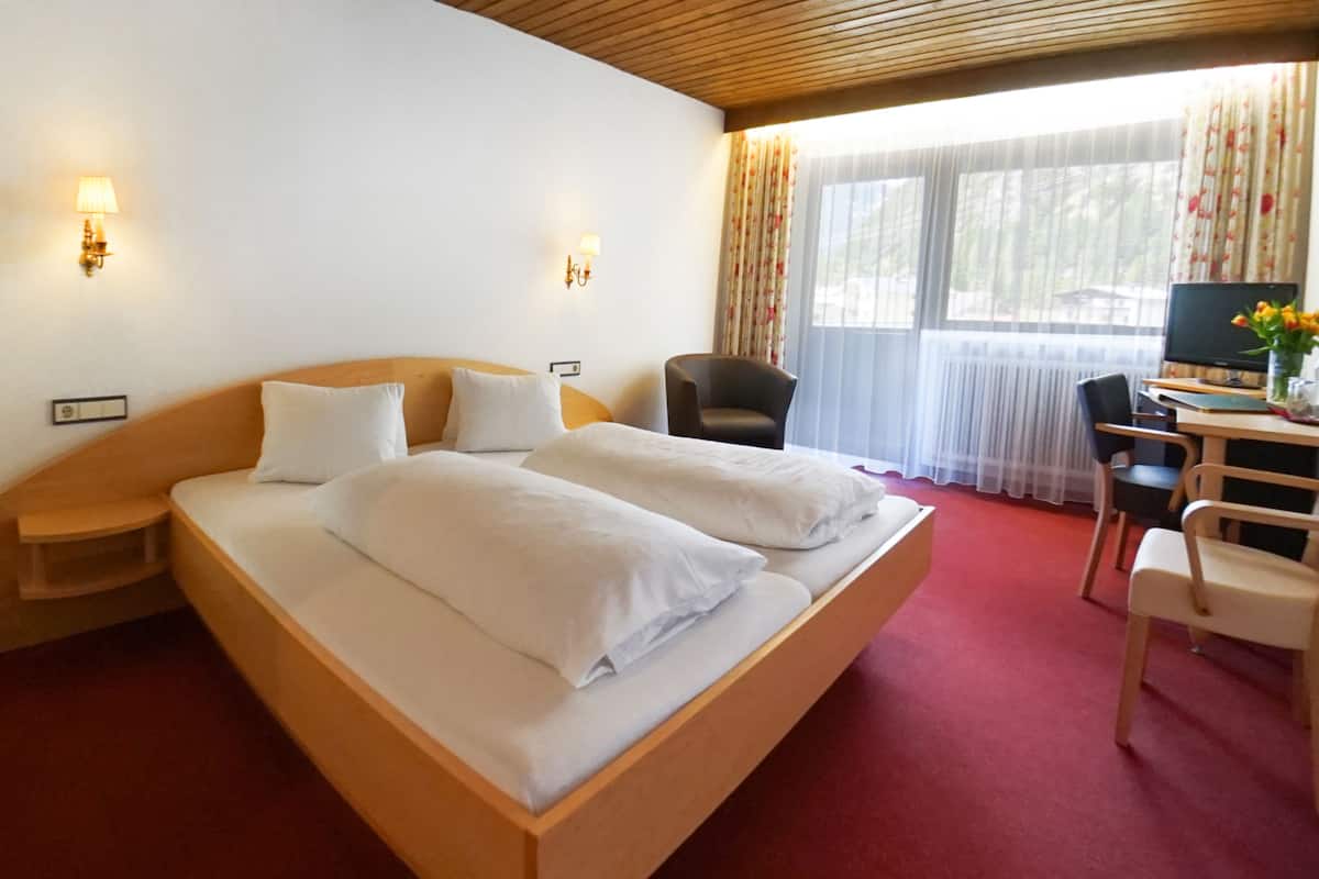 double room | in-room safe, soundproofing, free cots/infant beds, free wifi