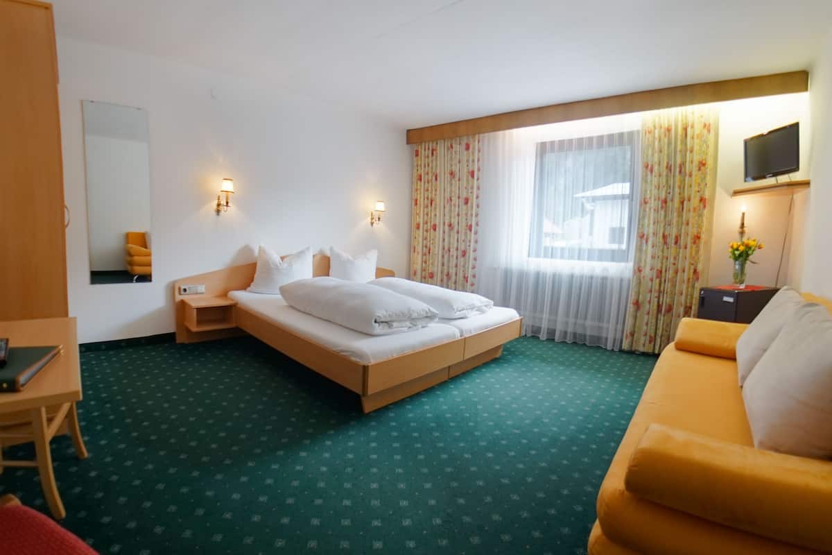 triple room | in-room safe, soundproofing, free cots/infant beds, free wifi