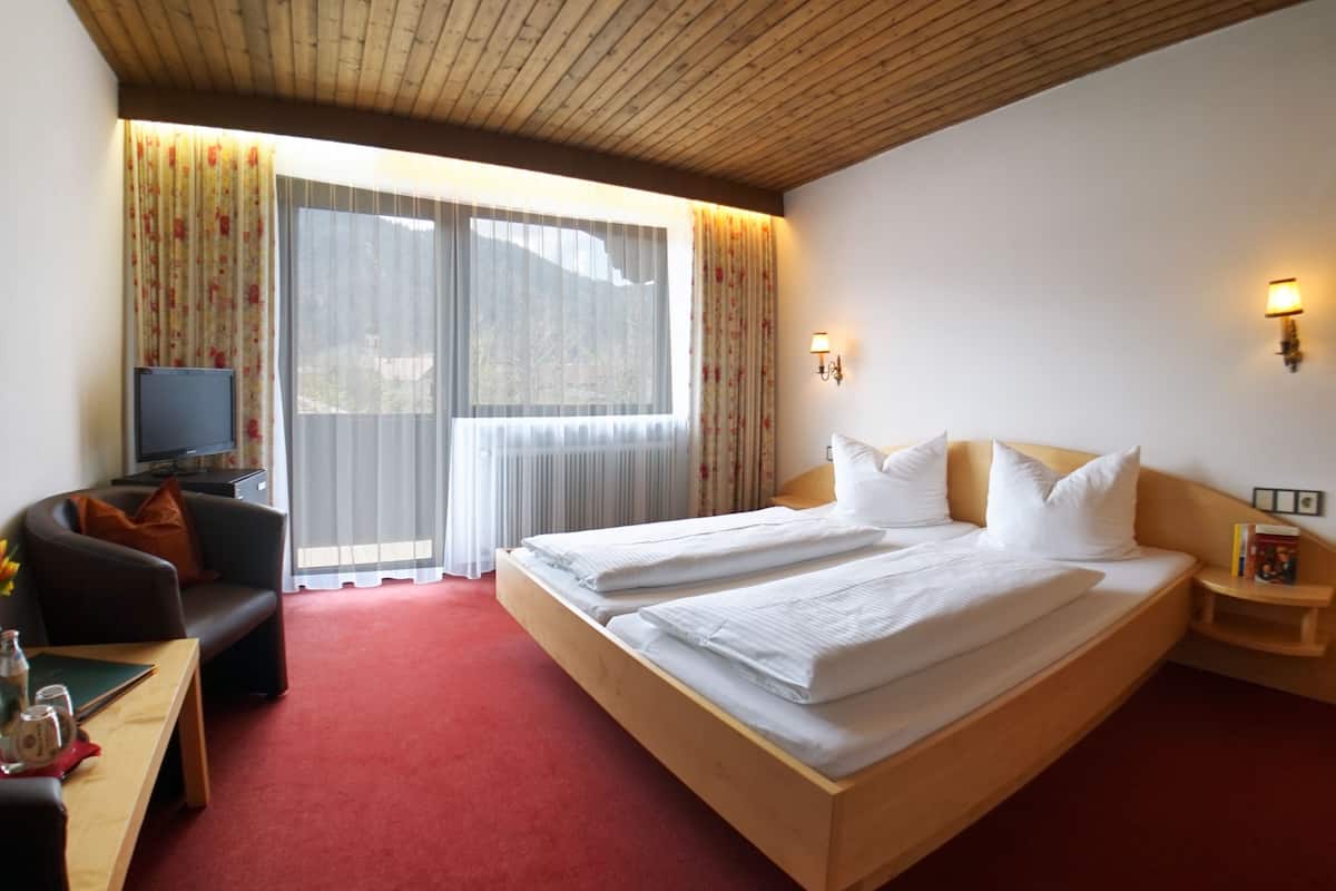 double room | in-room safe, soundproofing, free cots/infant beds, free wifi