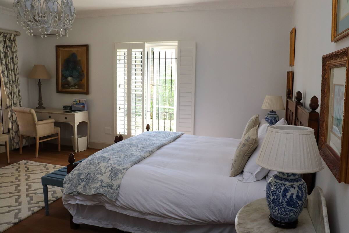 Luxury Suite, 1 Bedroom | Premium bedding, in-room safe, desk, laptop workspace