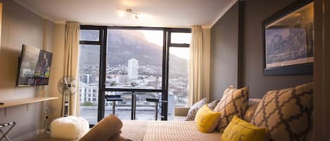 High-end city center studio with Views | Premium bedding, free WiFi