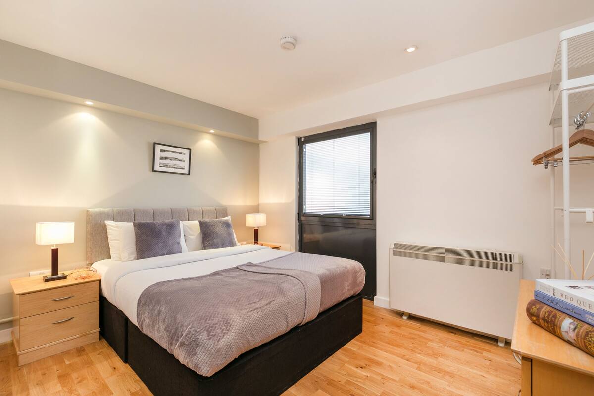 Soundproofing, iron/ironing board, rollaway beds, free WiFi