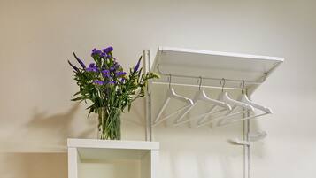 Työpöytä, äänieristys, silitysrauta/-lauta, ilmainen Wi-Fi