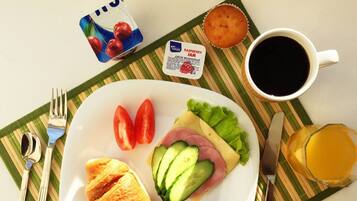 Daily English breakfast (RUB 330 per person)