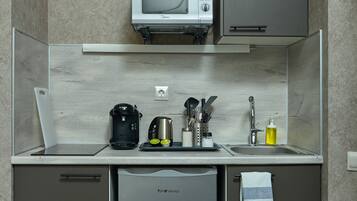Fridge, microwave, stovetop, electric kettle