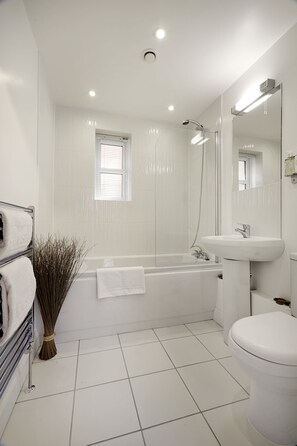 Apartment, 1 Bedroom | Bathroom - Hendry Court By Flying Butler (Maidenhead)