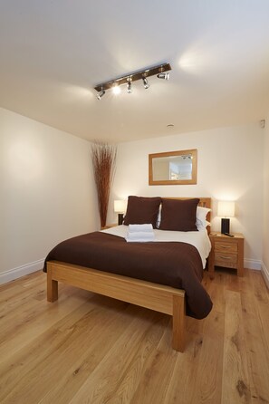 Apartment, 2 Bedrooms | Premium bedding, iron/ironing board, cribs/infant beds, free WiFi - Hendry Court By Flying Butler (Maidenhead)