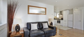 Hendry Court By Flying Butler