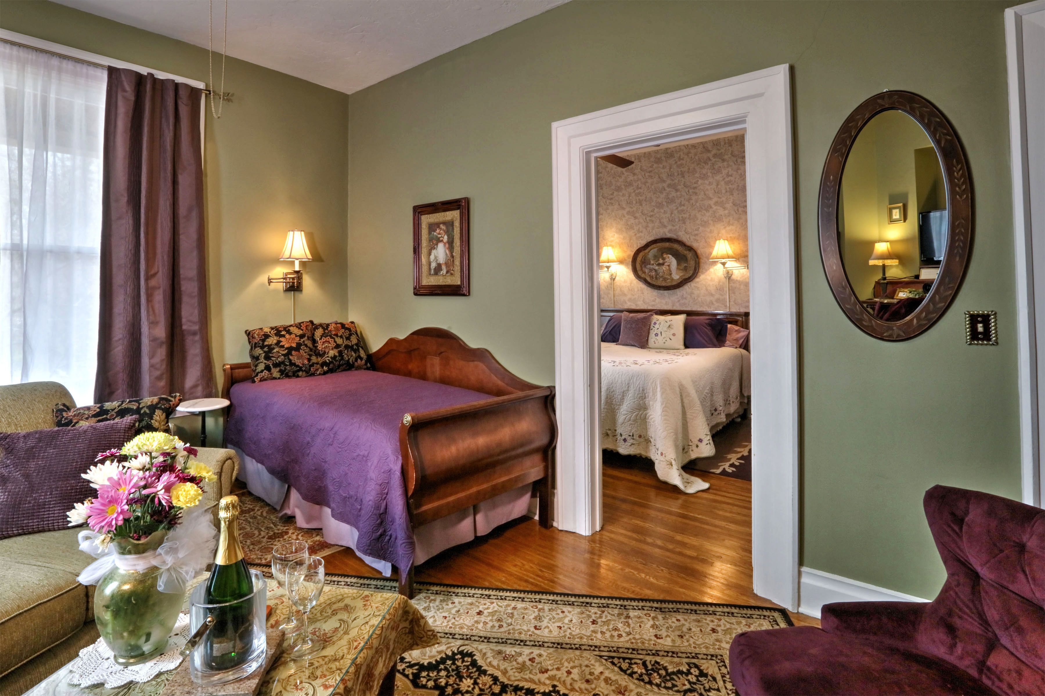 Room, Private Bathroom (Erin's Retreat) | Living area