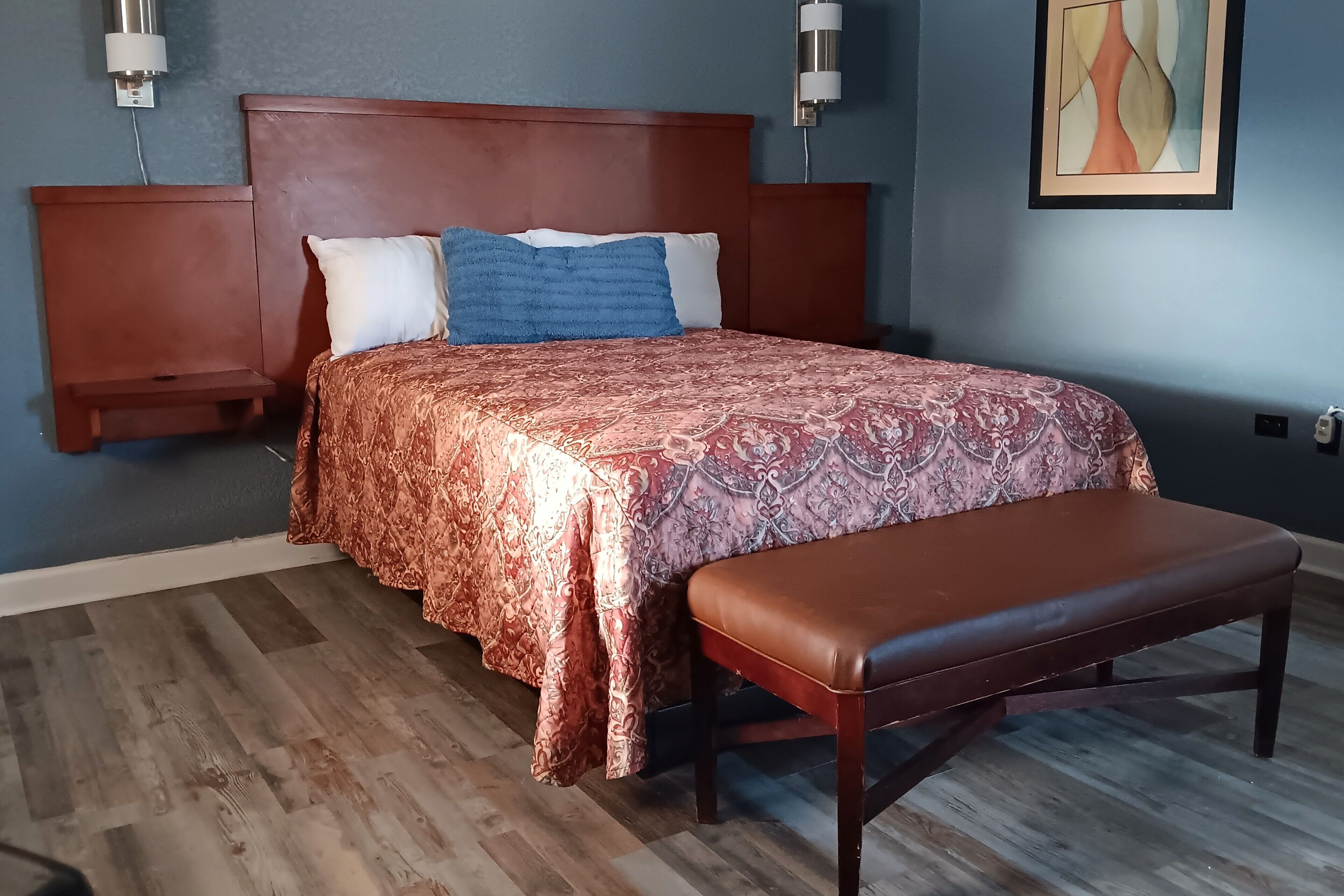 Desk, iron/ironing board, free WiFi, bed sheets