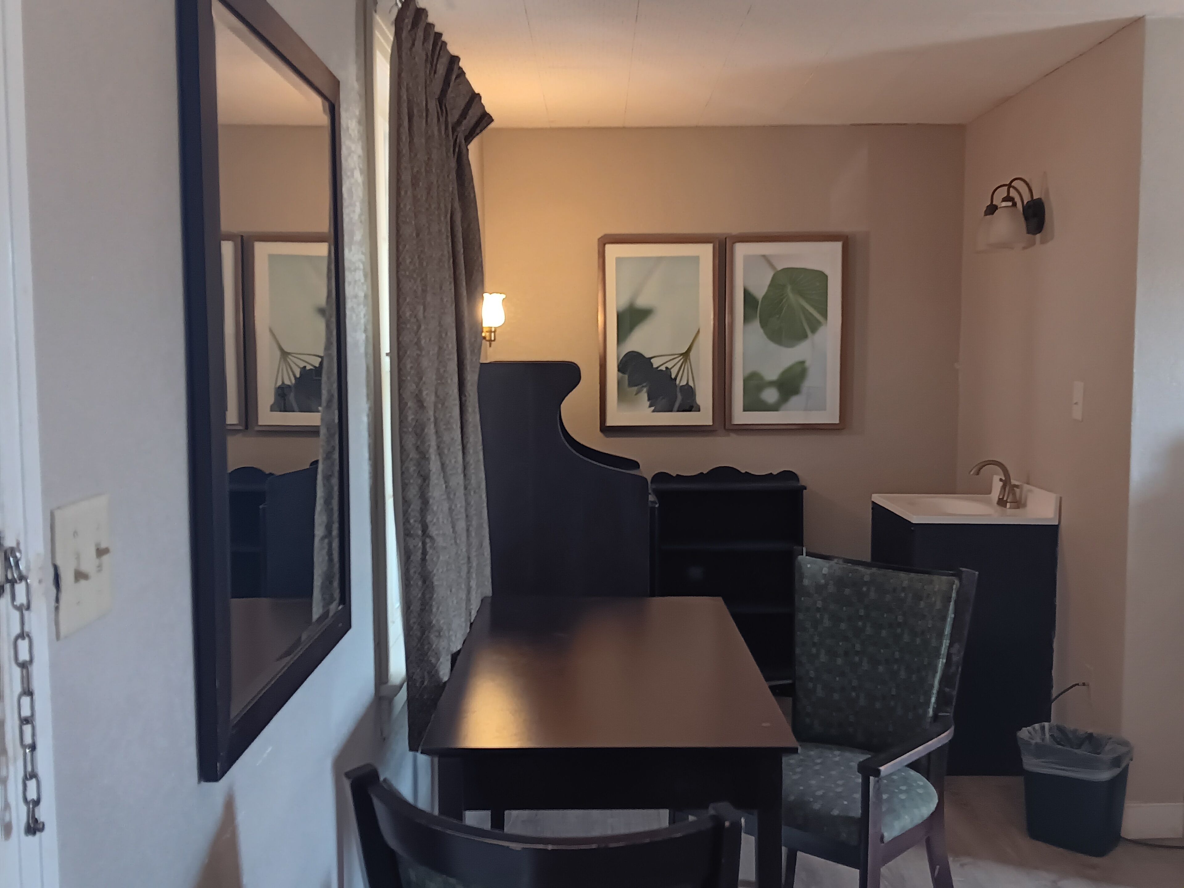 Room, 1 Queen Bed, Smoking | Desk, iron/ironing board, free WiFi, bed sheets