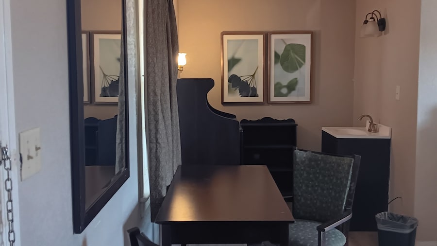 Sheldon's Motel by OYO Keysville Near Hwy 360