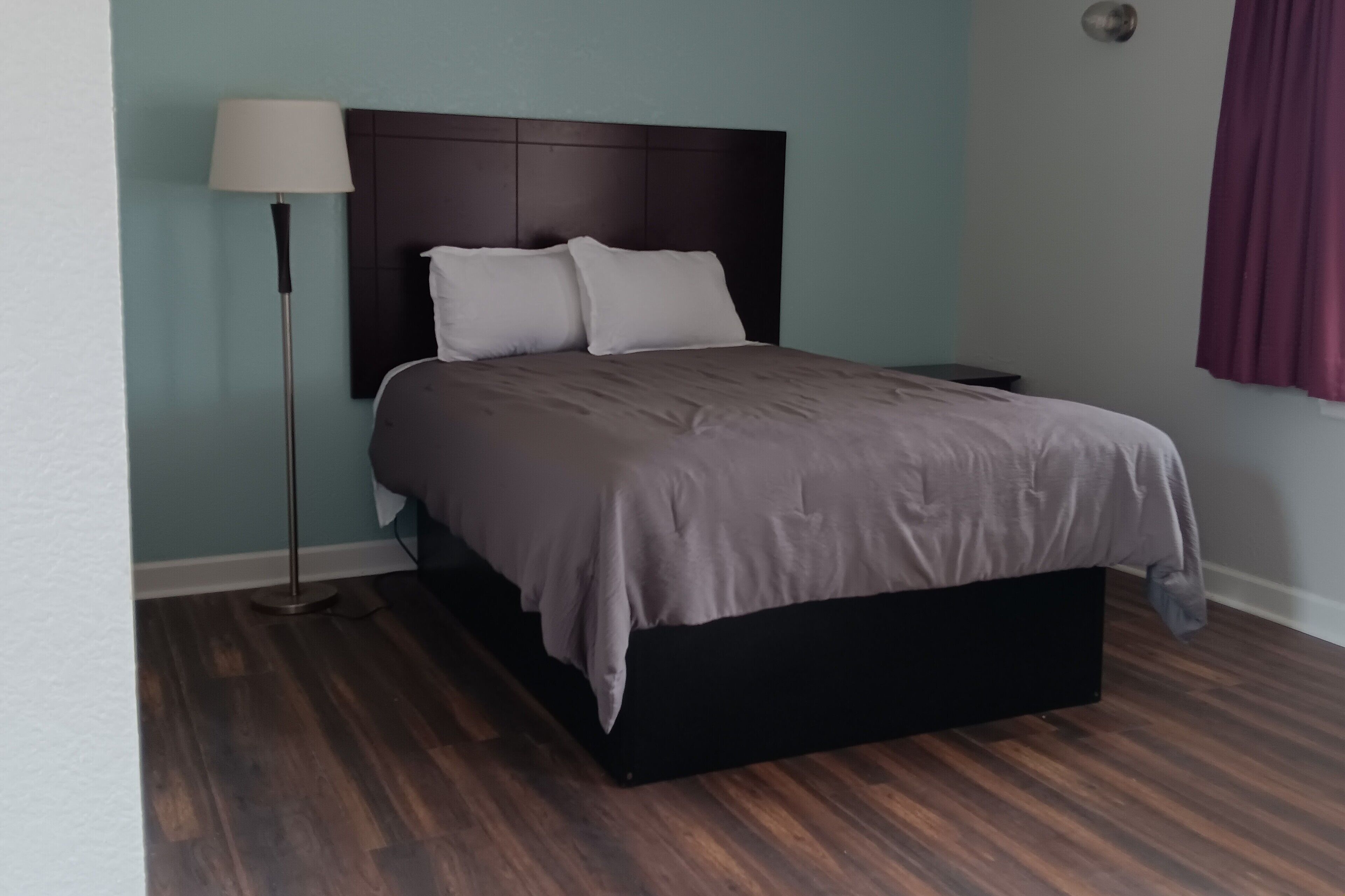 Room, 1 Queen Bed, Smoking | Desk, iron/ironing board, free WiFi, bed sheets