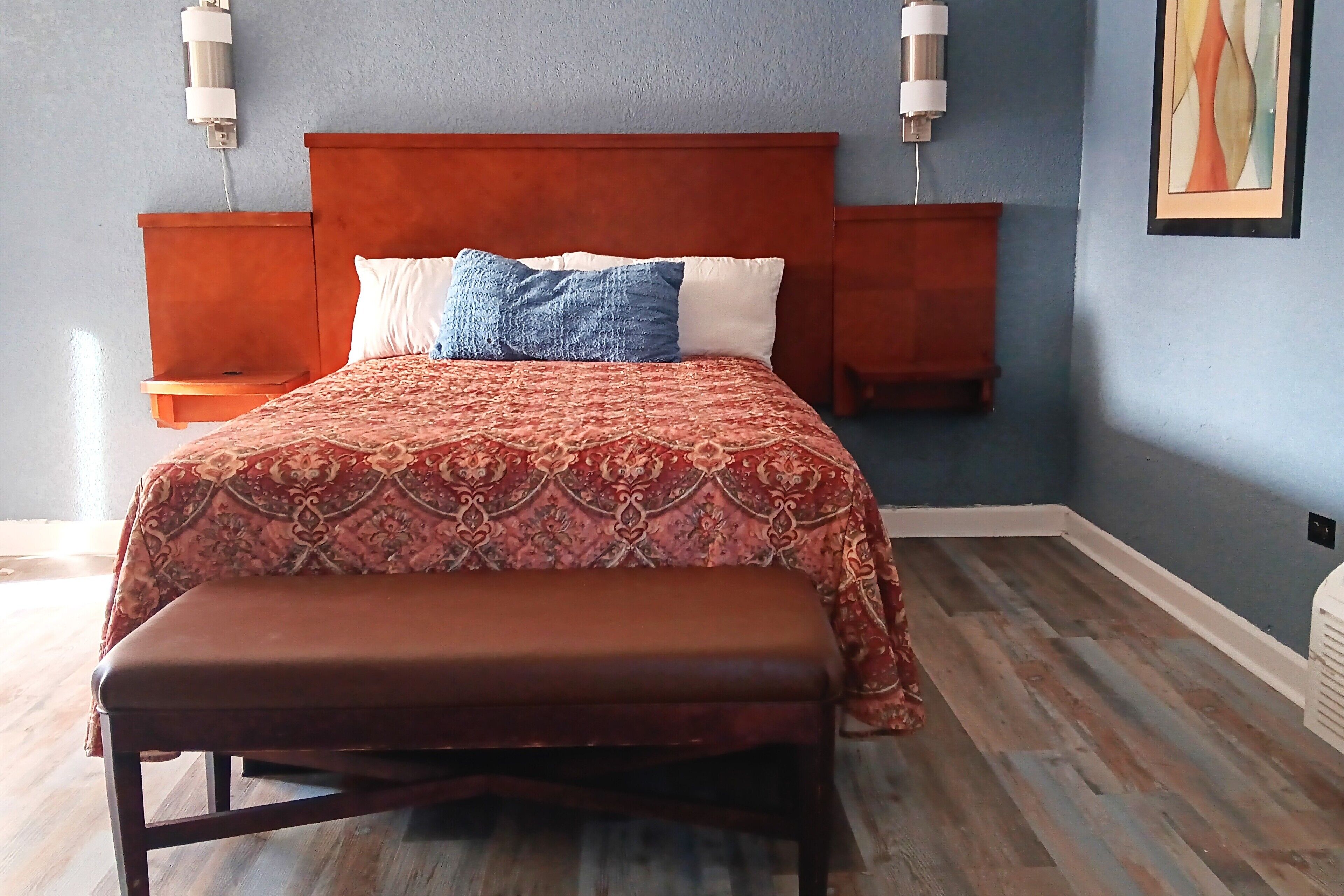 Desk, iron/ironing board, free WiFi, bed sheets