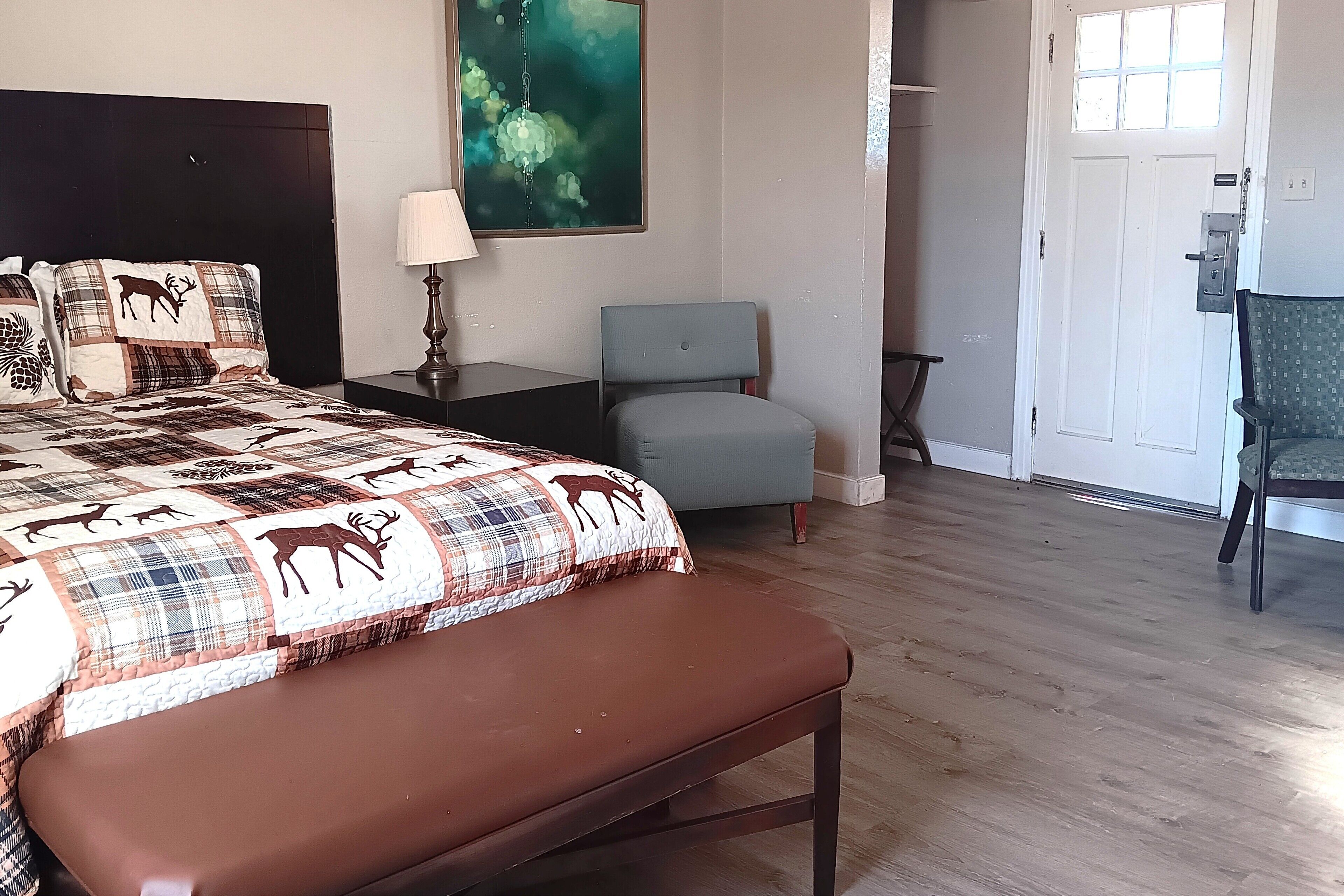 Room, 1 Queen Bed, Smoking | Desk, iron/ironing board, free WiFi, bed sheets