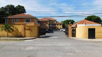 Entrada al alojamiento