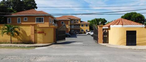 Entrada al alojamiento