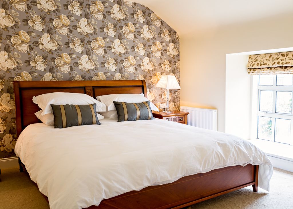 Desk, iron/ironing board, rollaway beds, free WiFi