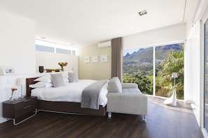 Corner Suite | BettwÀsche aus Àgyptischer Baumwolle, hochwertige Bettwaren, Minibar