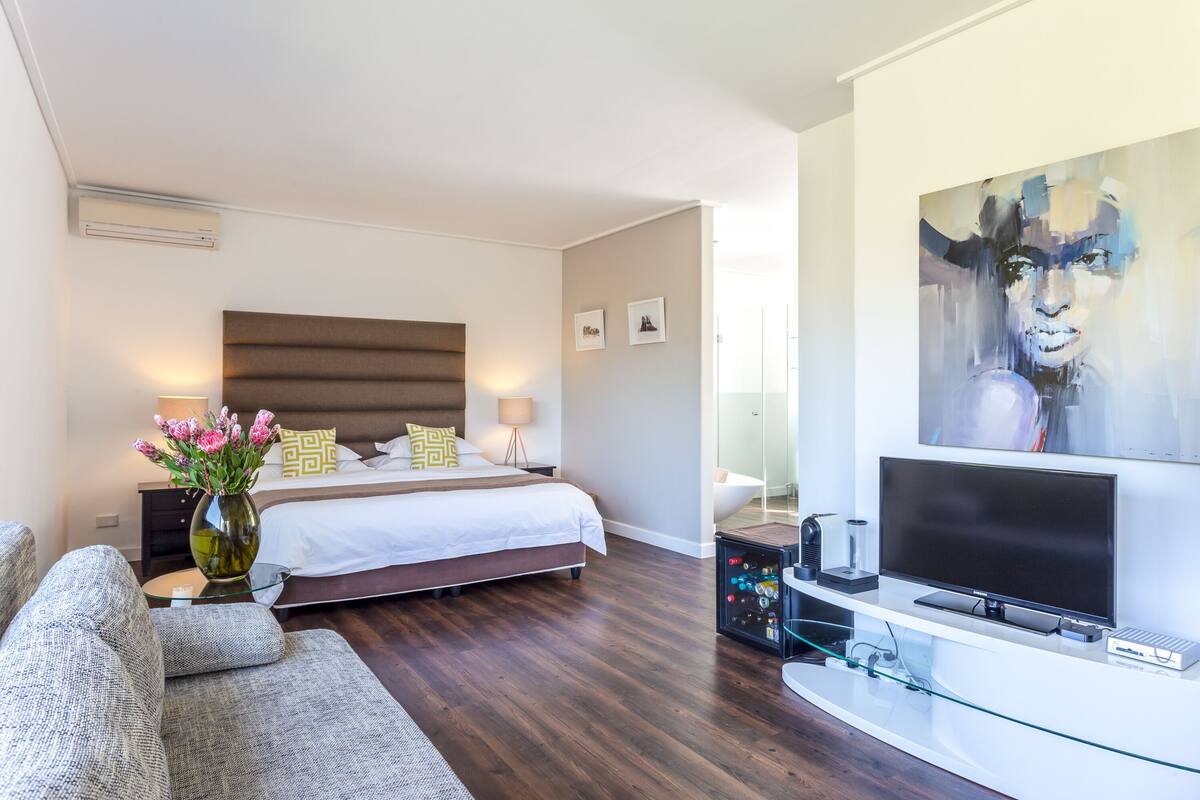Cosmopolitan Suite | 이집트산 면 시트, 고급 침구, 미니바, 객실 내 금고