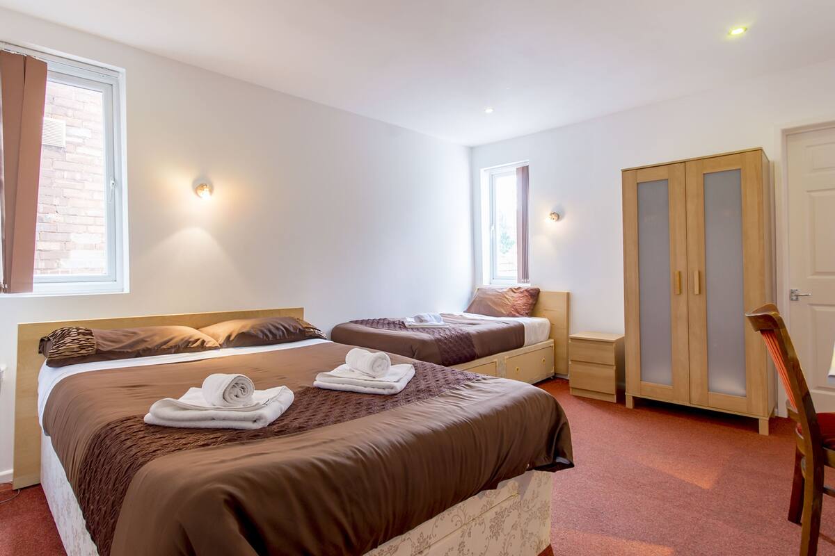 Chambre triple, salle de bain attenante (Family)