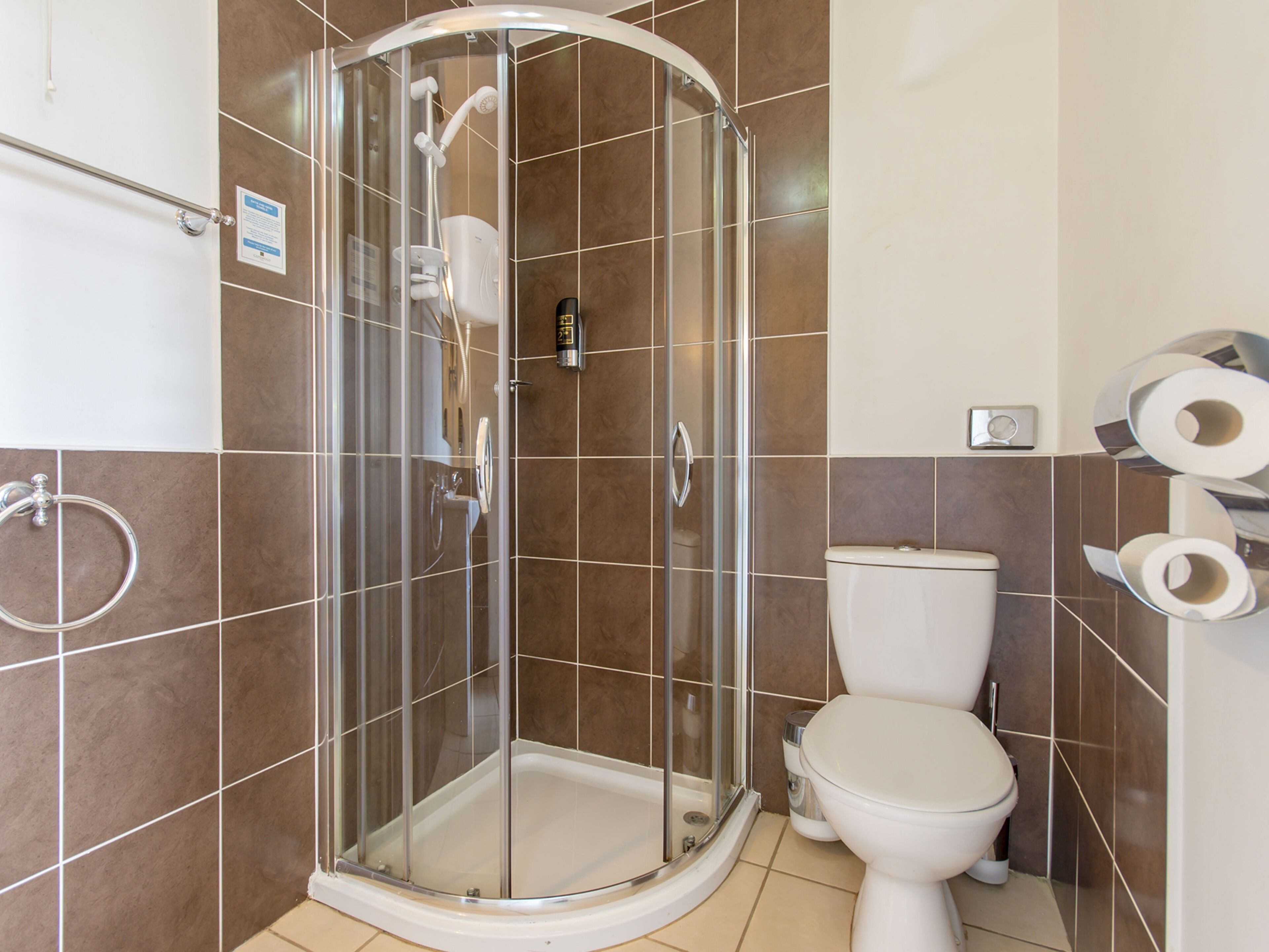 Quarto triplo standard, suíte | Banheiro