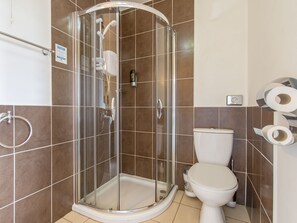 Standard Triple Room, Ensuite | Bathroom - The Cotswold (Nottingham)