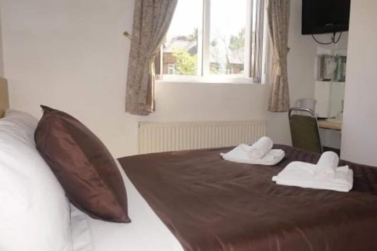 Chambre double, salle de bain attenante
