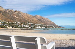 Apartamento clásico, 2 habitaciones | Vistas al mar