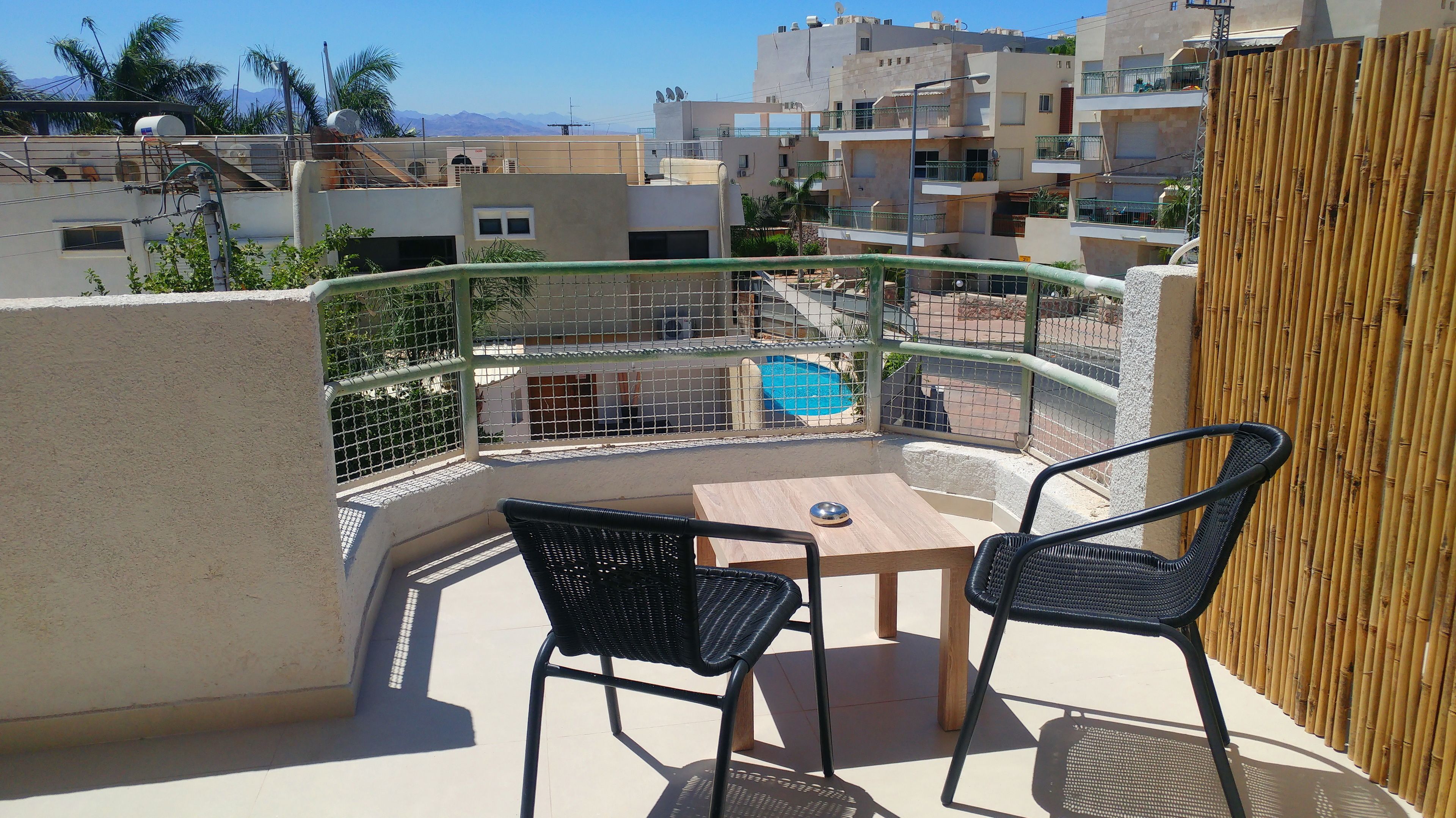 Suite estudio Deluxe, balcón, vista parcial al mar | Vista desde la habitación