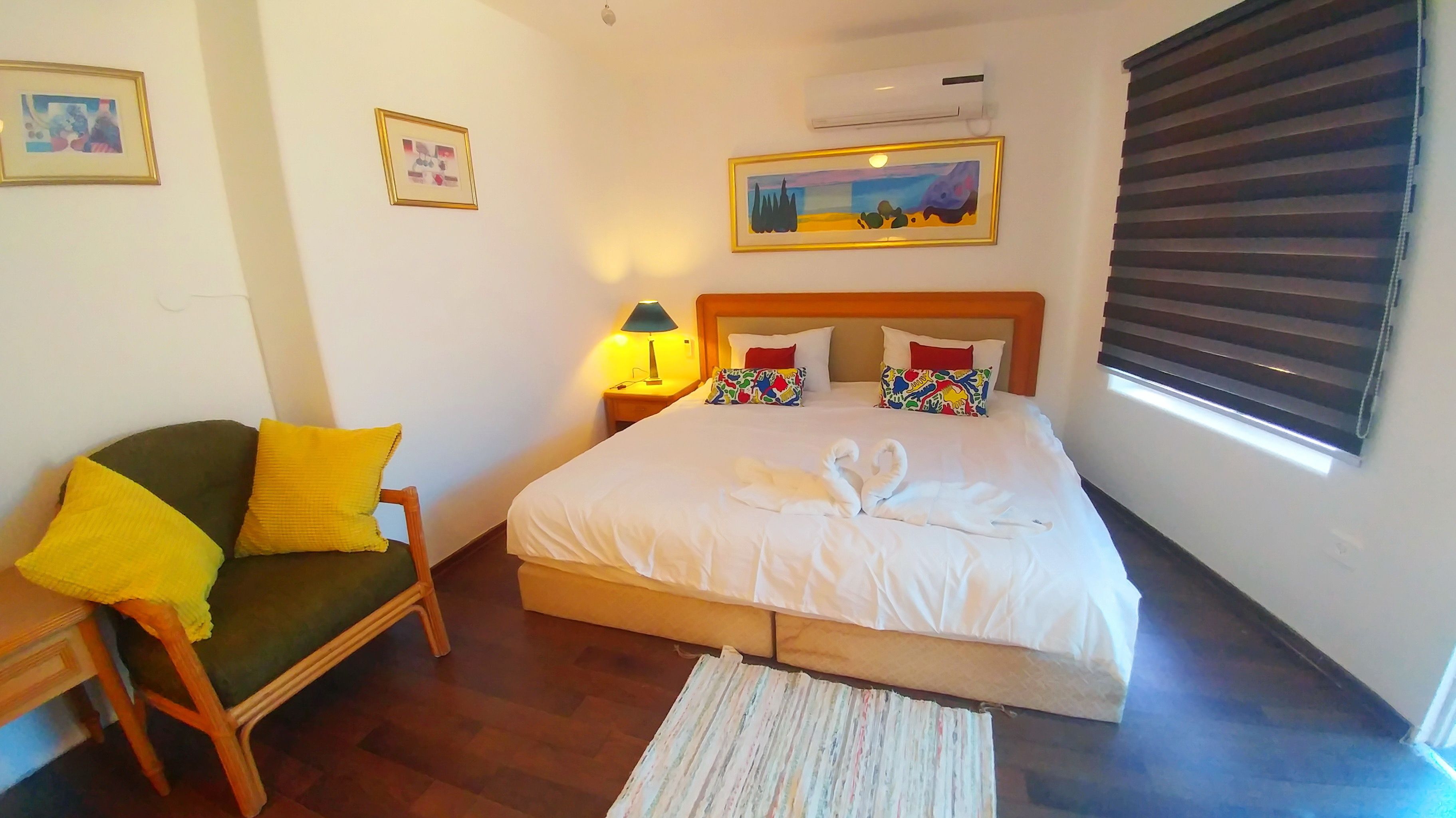 Basic-Studiosuite, 1 King-Bett, Gartenblick | Hochwertige Bettwaren, individuell dekoriert, individuell eingerichtet